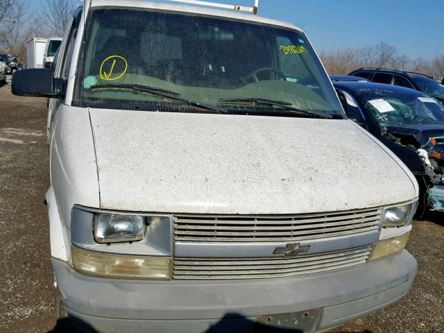 1GCDM19X03B113693 - 2003 CHEVROLET ASTRO WHITE photo 9