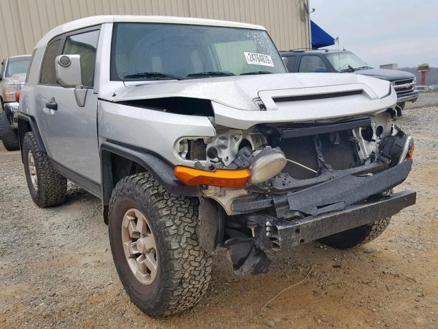 JTEZU11F670016715 - 2007 TOYOTA FJ CRUISER SILVER photo 1