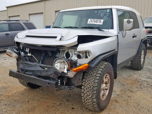 JTEZU11F670016715 - 2007 TOYOTA FJ CRUISER SILVER photo 2