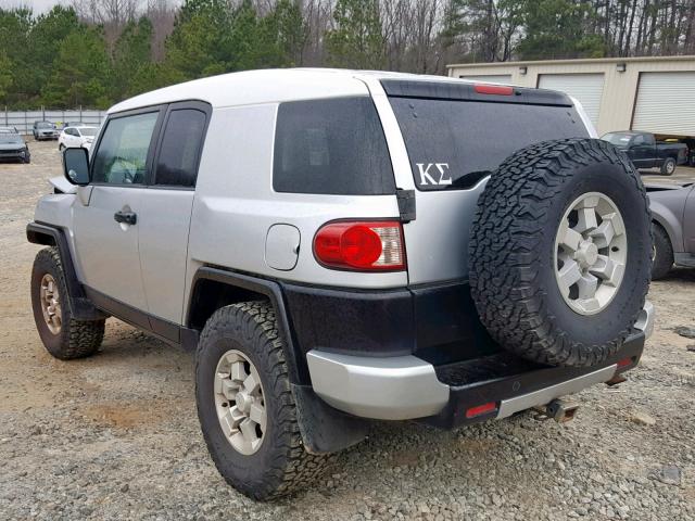 JTEZU11F670016715 - 2007 TOYOTA FJ CRUISER SILVER photo 3
