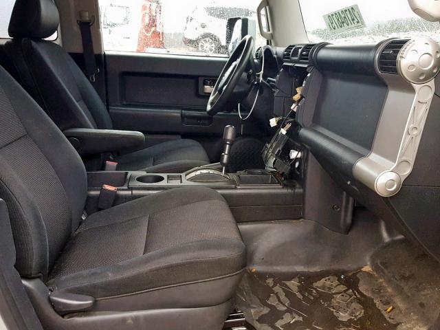 JTEZU11F670016715 - 2007 TOYOTA FJ CRUISER SILVER photo 5