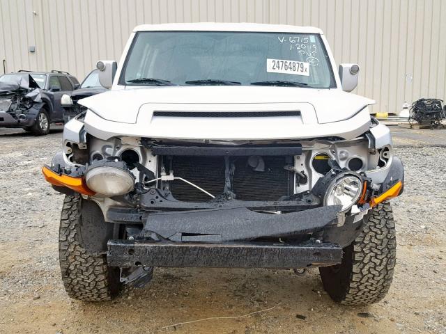 JTEZU11F670016715 - 2007 TOYOTA FJ CRUISER SILVER photo 9