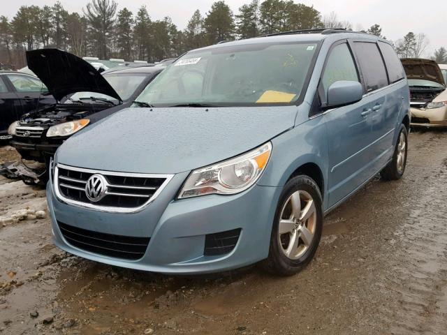 2V4RW3D18AR325034 - 2010 VOLKSWAGEN ROUTAN SE BLUE photo 2