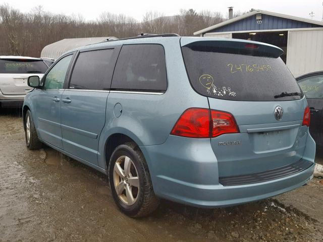 2V4RW3D18AR325034 - 2010 VOLKSWAGEN ROUTAN SE BLUE photo 3