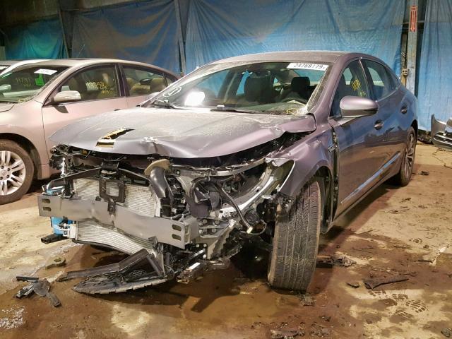 1G4ZP5SS6JU143412 - 2018 BUICK LACROSSE E SILVER photo 2