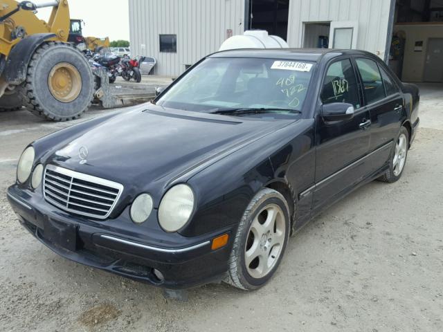 WDBJF65J32B409722 - 2002 MERCEDES-BENZ E 320 黑色 照片 2