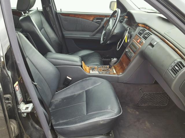 WDBJF65J32B409722 - 2002 MERCEDES-BENZ E 320 黑色 照片 5