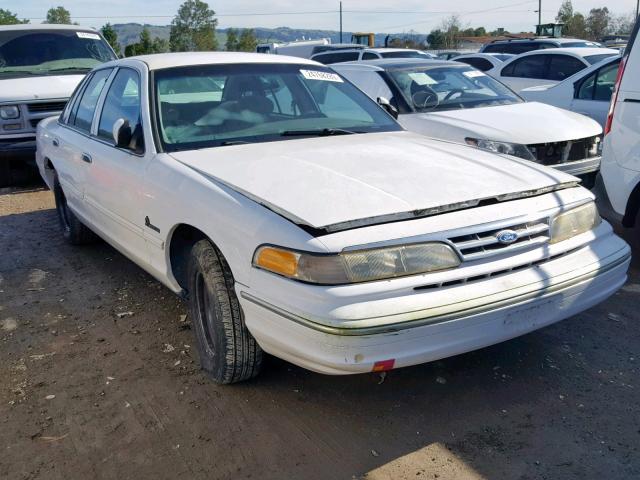 2FALP7298VX203004 - 1997 FORD CROWN VICT WHITE photo 2