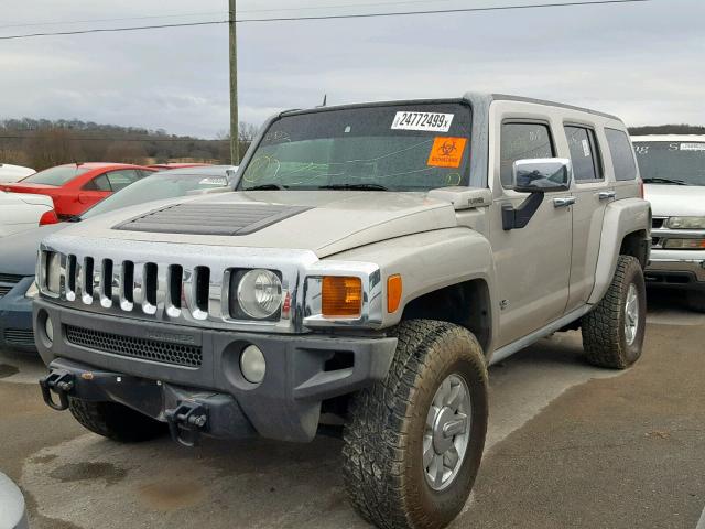 5GTDN13E278242602 - 2007 HUMMER H3 SILVER photo 2