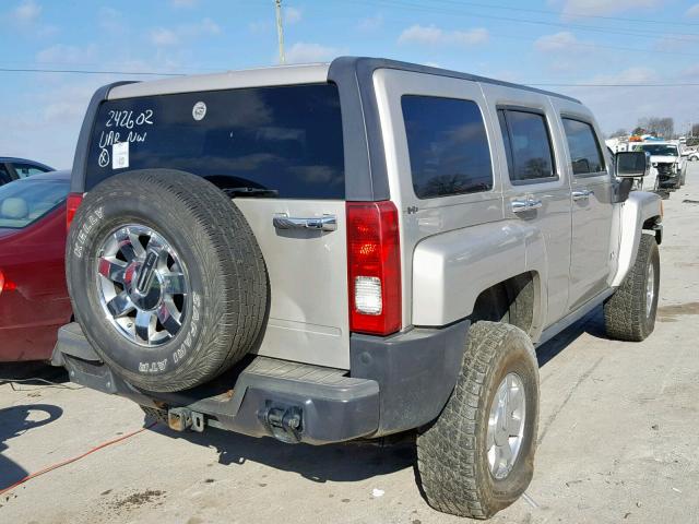 5GTDN13E278242602 - 2007 HUMMER H3 SILVER photo 4