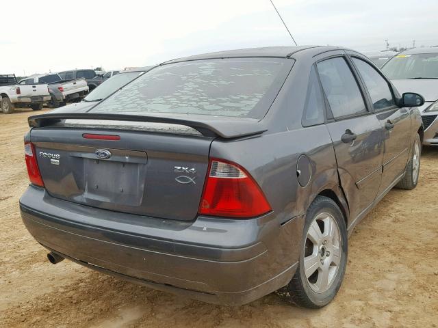 1FAFP34NX5W206031 - 2005 FORD FOCUS ZX4 GRAY photo 4