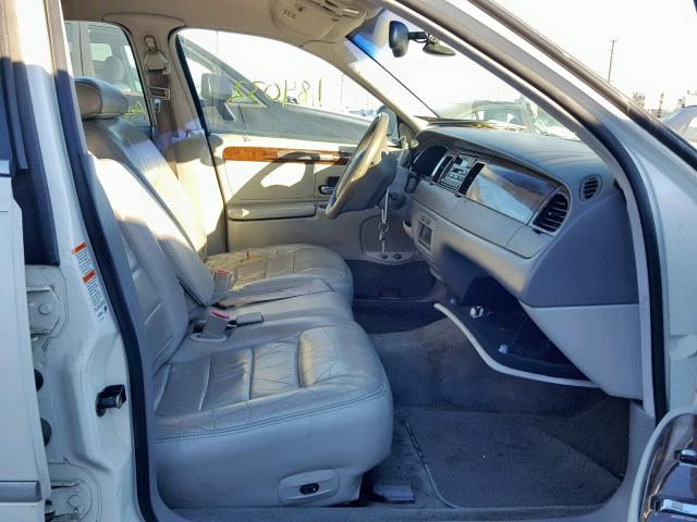 1LNHM82W2XY699999 - 1999 LINCOLN TOWN CAR S WHITE photo 5