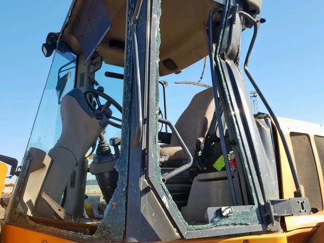 NCF215208 - 2012 CASE LOADER YELLOW photo 5