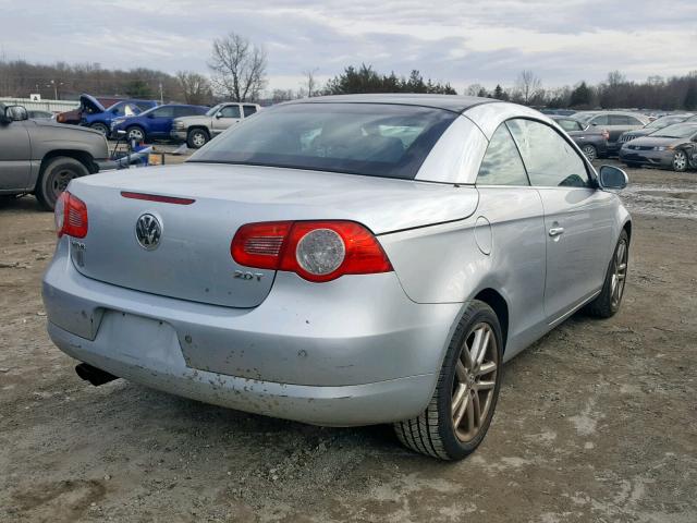 WVWFA71F78V015581 - 2008 VOLKSWAGEN EOS LUX 银色 照片 4