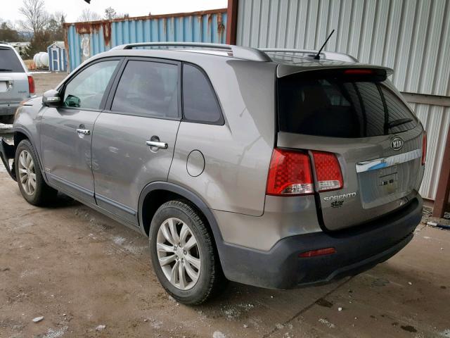 5XYKUCA19BG124979 - 2011 KIA SORENTO EX GRAY photo 3