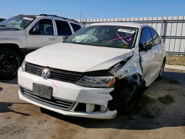 3VW2K7AJ4DM358351 - 2013 VOLKSWAGEN JETTA BASE WHITE photo 2