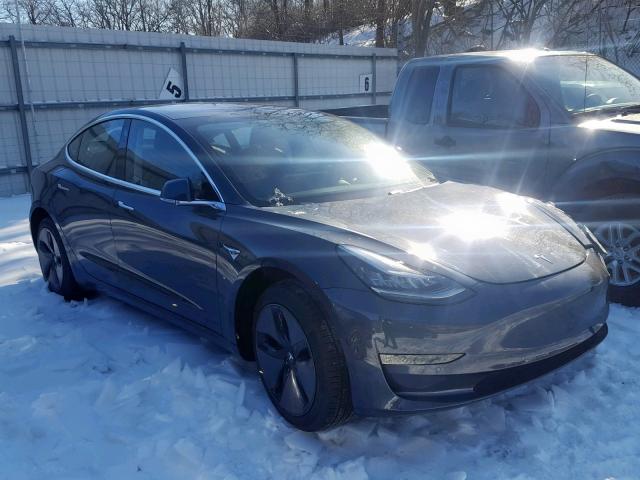 5YJ3E1EA4JF033852 - 2018 TESLA MODEL 3 GRAY photo 1