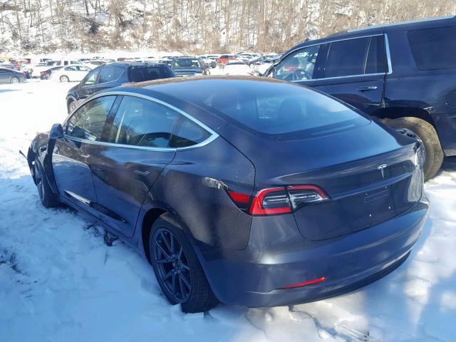 5YJ3E1EA4JF033852 - 2018 TESLA MODEL 3 GRAY photo 3