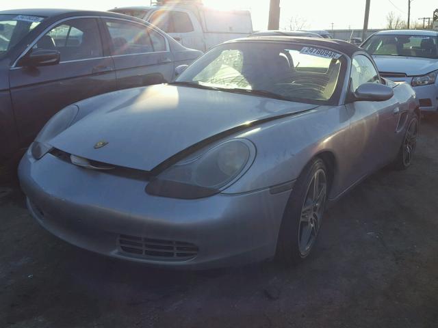 WP0CA2986YU622184 - 2000 PORSCHE BOXSTER GRAY photo 2