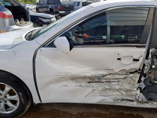 4T1BF3EK2BU625266 - 2011 TOYOTA CAMRY BASE WHITE photo 10