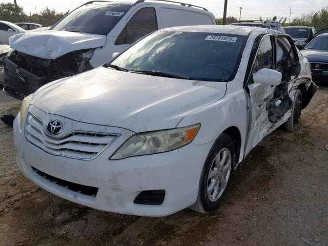 4T1BF3EK2BU625266 - 2011 TOYOTA CAMRY BASE WHITE photo 2