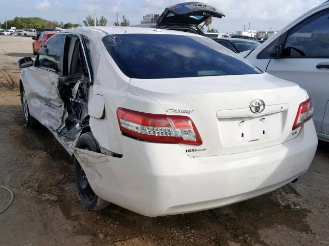 4T1BF3EK2BU625266 - 2011 TOYOTA CAMRY BASE WHITE photo 3