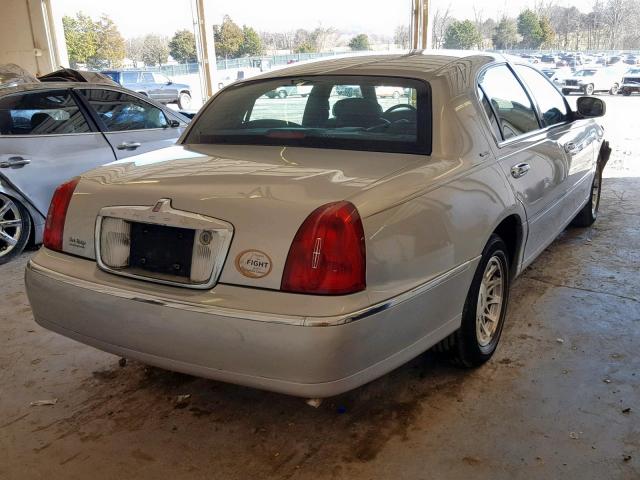 1LNFM82W7WY688969 - 1998 LINCOLN TOWN CAR S SILVER photo 4