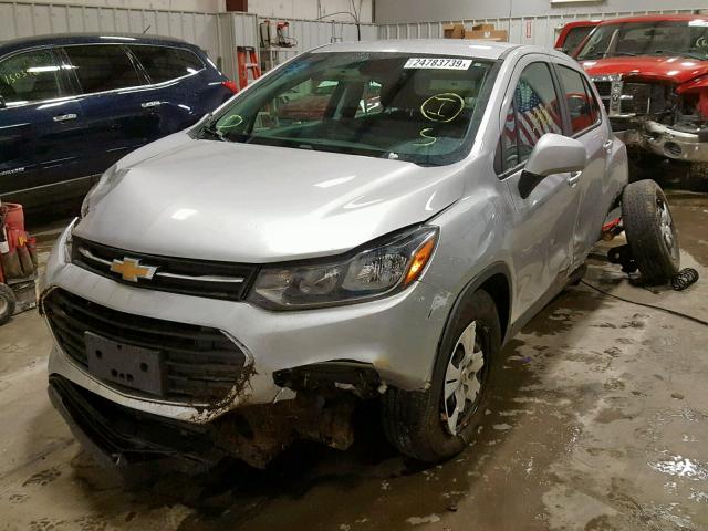 KL7CJKSB3JB520538 - 2018 CHEVROLET TRAX LS SILVER photo 2