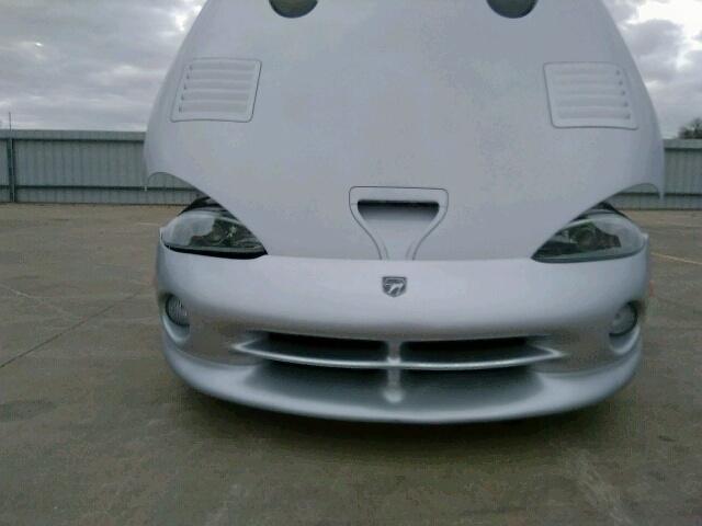 1B3ER65E3XV502924 - 1999 DODGE VIPER RT-1 SILVER photo 9