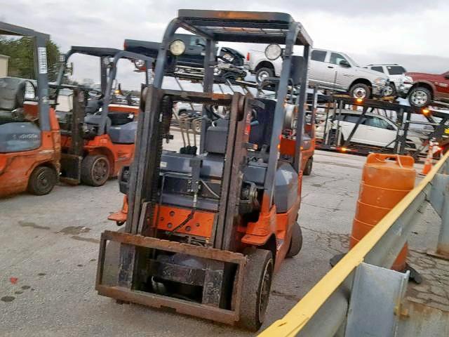 70306 - 2001 TOYOTA FORKLIFT ORANGE photo 2