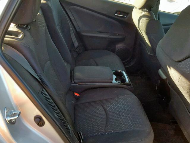 JTDKARFP0J3076803 - 2018 TOYOTA PRIUS PRIM 银色 照片 6