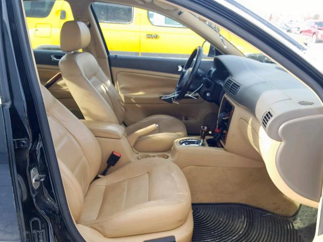 WVWRU63B65E081804 - 2005 VOLKSWAGEN PASSAT GLX 黑色 照片 5