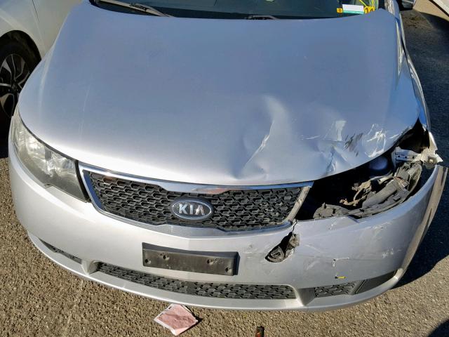 KNAFU4A28B5378298 - 2011 KIA FORTE EX SILVER photo 9