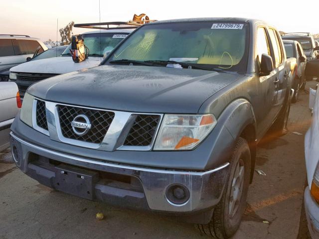 1N6AD07W46C400876 - 2006 NISSAN FRONTIER C GRAY photo 2