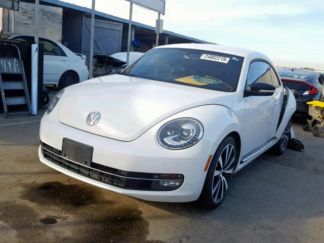 3VWVA7AT8CM642162 - 2012 VOLKSWAGEN BEETLE TUR WHITE photo 2