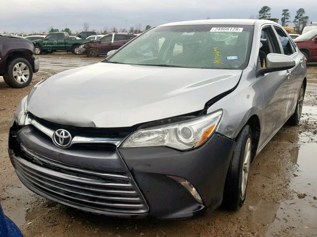 4T1BF1FK0GU562694 - 2016 TOYOTA CAMRY LE SILVER photo 2