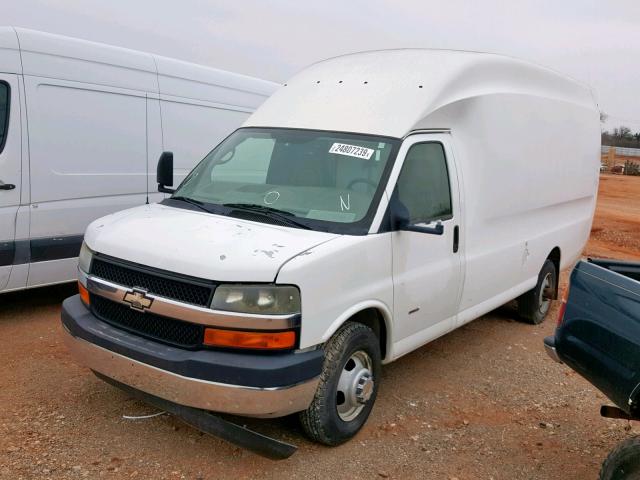 1GBJG316391182390 - 2009 CHEVROLET EXPRESS G3 WHITE photo 2