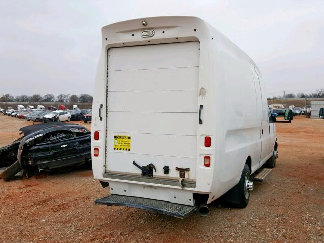 1GBJG316391182390 - 2009 CHEVROLET EXPRESS G3 WHITE photo 4