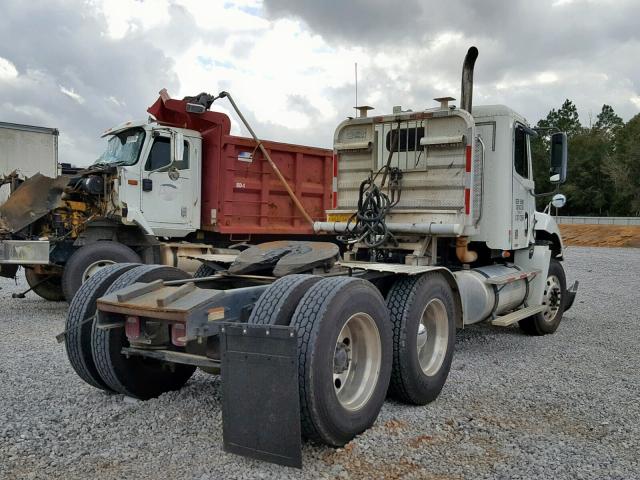 1FUJA6DE47LY35112 - 2007 FREIGHTLINER CONVENTION WHITE photo 4