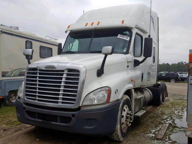 1FUJGLDR1CSBP9793 - 2012 FREIGHTLINER CASCADIA 1 WHITE photo 2