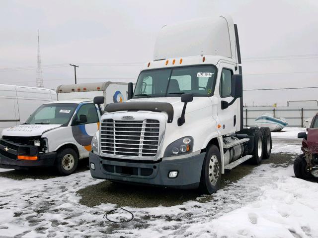 3AKJGEDRXHSJH0620 - 2017 FREIGHTLINER CASCADIA 1 WHITE photo 2