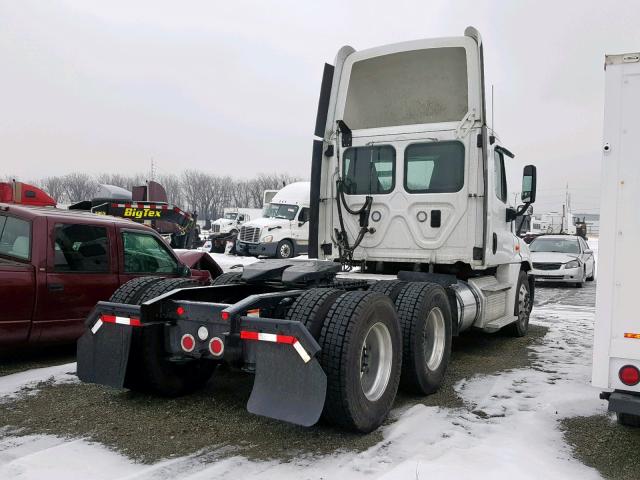 3AKJGEDRXHSJH0620 - 2017 FREIGHTLINER CASCADIA 1 WHITE photo 4