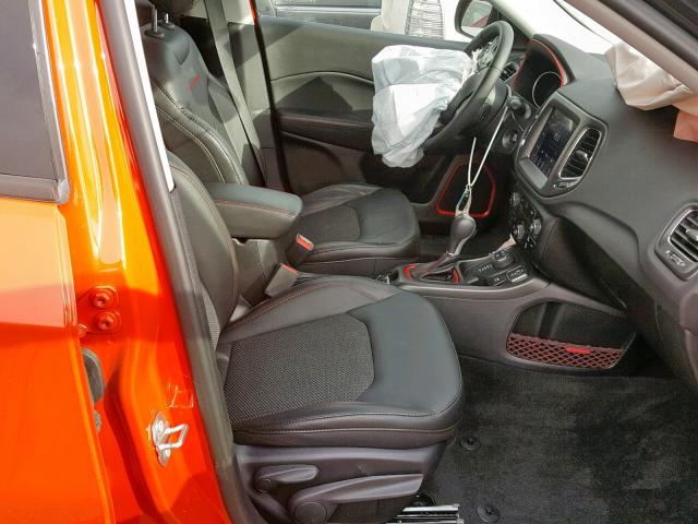 3C4NJDDB4JT373651 - 2018 JEEP COMPASS TR ORANGE photo 5