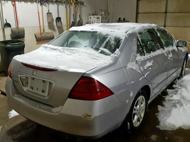 1HGCM56386A040105 - 2006 HONDA ACCORD SE SILVER photo 4