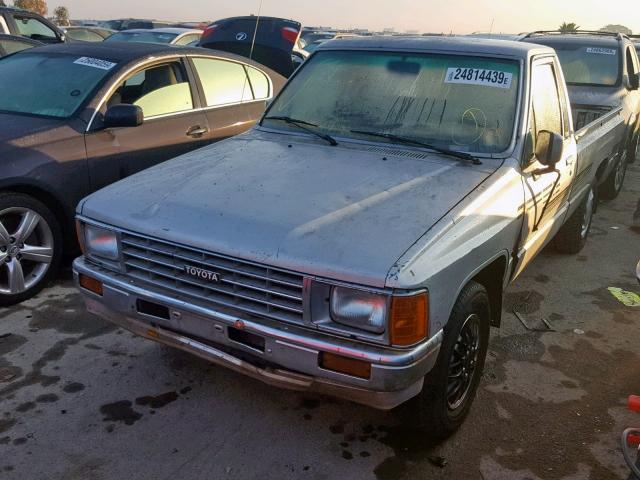 JT4RN55D1G0209579 - 1986 TOYOTA PICKUP 1/2 SILVER photo 2