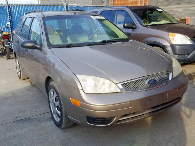 1FAFP36N55W163652 - 2005 FORD FOCUS ZXW GOLD photo 1