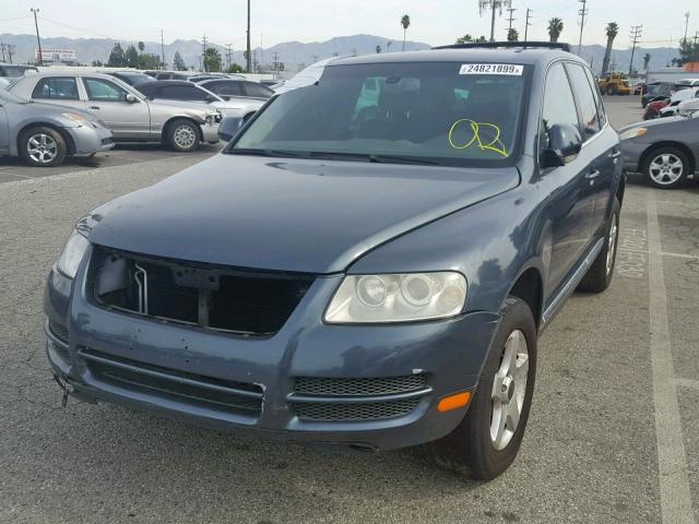 WVGZG77L85D026613 - 2005 VOLKSWAGEN TOUAREG 3. GRAY photo 2