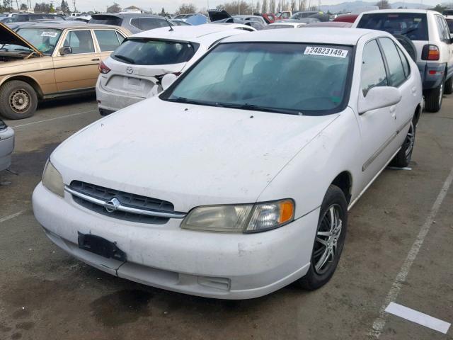 1N4DL01D4WC176458 - 1998 NISSAN ALTIMA XE WHITE photo 2