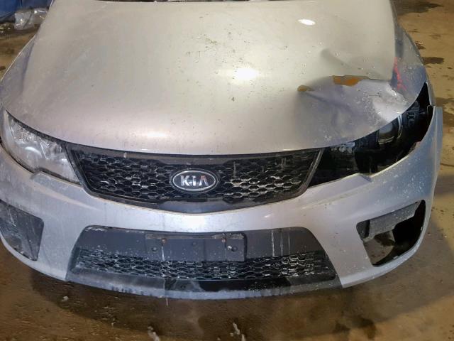 KNAFU6A26A5264035 - 2010 KIA FORTE EX SILVER photo 9