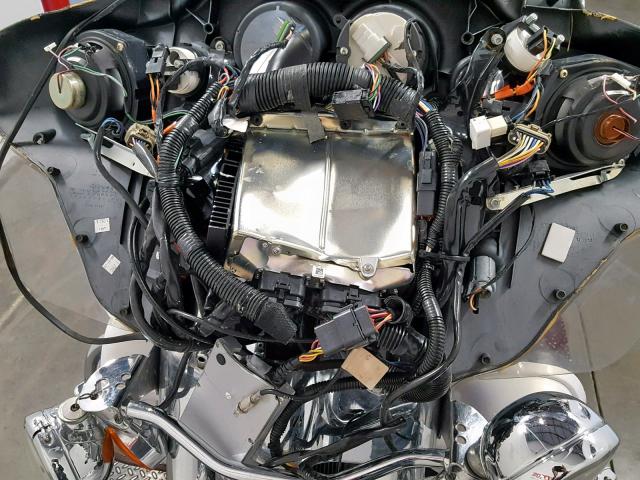 1HD1FC4137Y620083 - 2007 HARLEY-DAVIDSON FLHTCUI WHITE photo 11